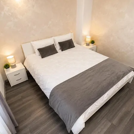 Arkadia 2 Bedroom