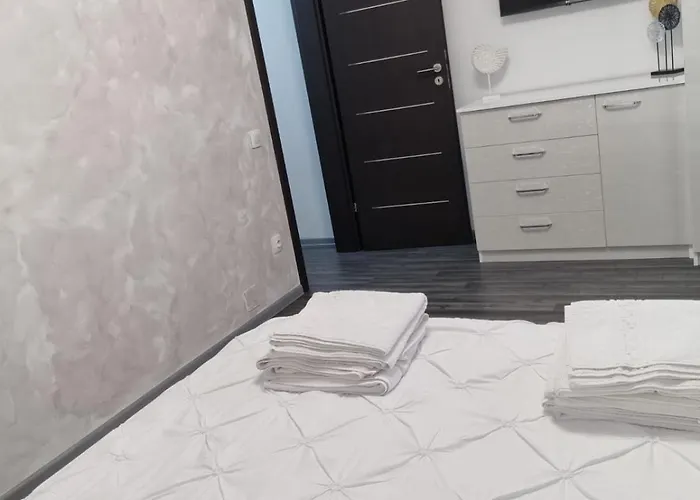 Arkadia 2 Bedroom Daire Bükreş